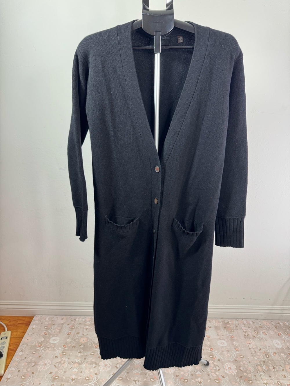 100% cashmere Longline Black Button-Front Cardigan with Patch Pockets